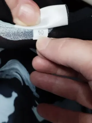 Blusa floral negra y gris