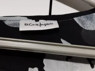 Blusa floral negra y gris