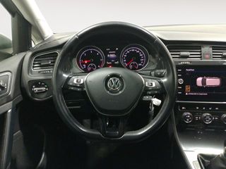 Volkswagen Golf Advance