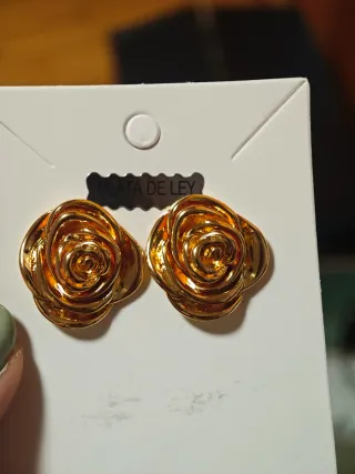 Pendientes con forma de rosa