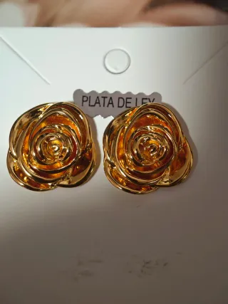 Pendientes con forma de rosa