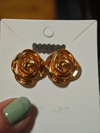 Pendientes con forma de rosa