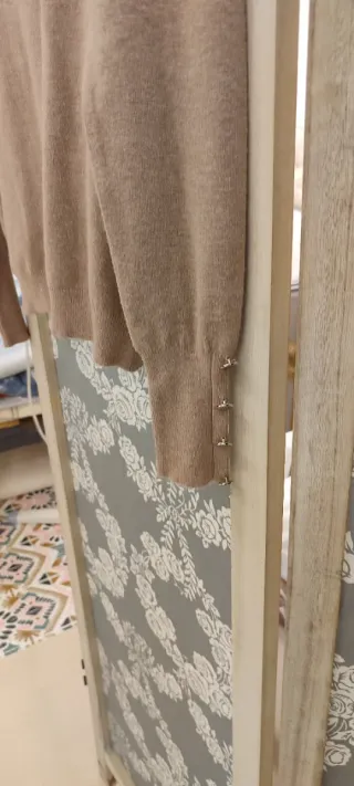 Jersey chica cuello alto beige manga larga