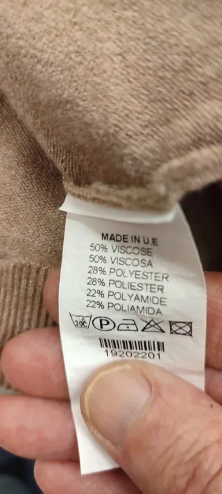 Jersey chica cuello alto beige manga larga