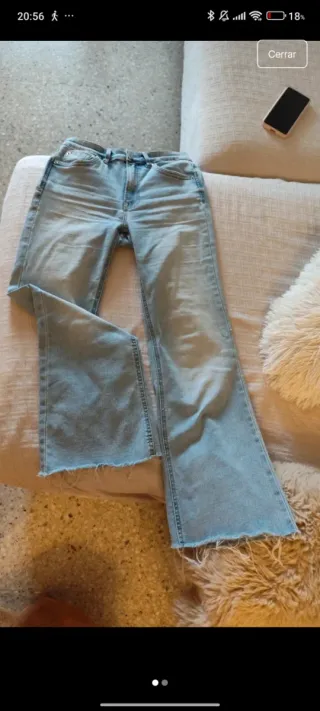 Pantalón vaquero Stradivarius azul claro