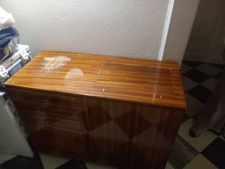 Máquina de coser eléctrica de madera