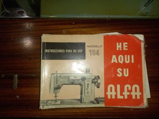 Máquina de coser eléctrica de madera