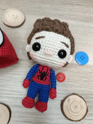 Amigurumi Spiderman con máscara