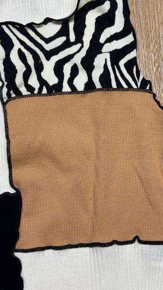 Top moderno patchwork cebra y negro