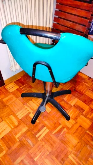 Sillón elevador peluquería azul