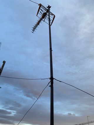 Se regalan ventanas y antena para chatarra La Vila