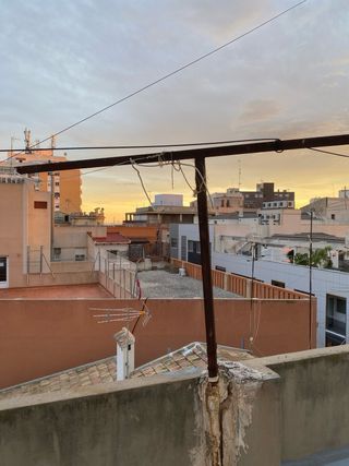 Se regalan ventanas y antena para chatarra La Vila