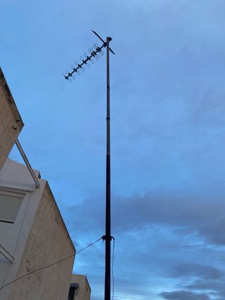 Se regalan ventanas y antena para chatarra La Vila