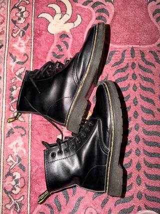 Botas estilo Dr. Martens negras