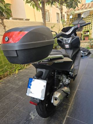 Maxi Scooter Keeway Negra y Gris