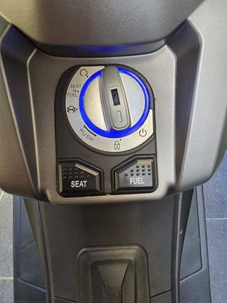 Maxi Scooter Keeway Negra y Gris