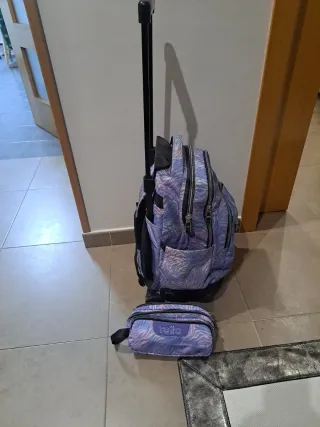 Mochila Totto con ruedas y estuche a juego