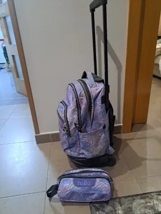 Mochila Totto con ruedas y estuche a juego