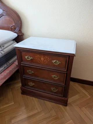 Dormitorio clásico madera y mármol