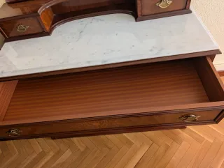 Dormitorio clásico madera y mármol