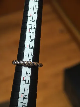 Anillo plateado trenzado