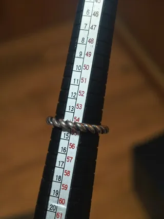 Anillo plateado trenzado