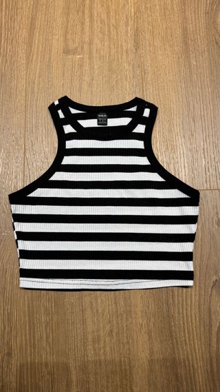Top de rayas blanco y negro