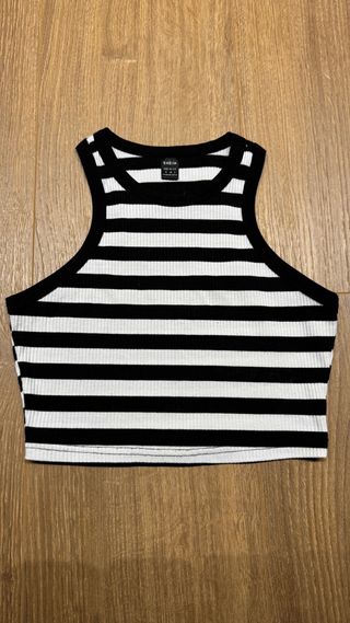 Top de rayas blanco y negro
