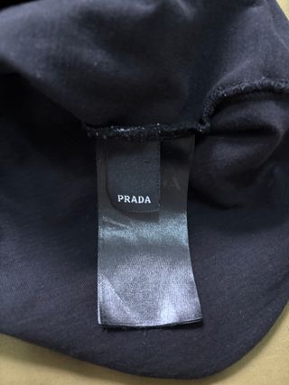 Camiseta PRADA negra con logo – original
