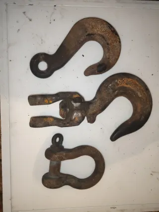 Ganchos y grillete antiguos