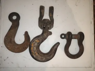 Ganchos y grillete antiguos