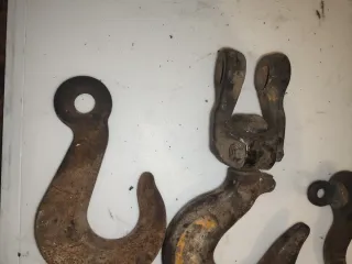 Ganchos y grillete antiguos