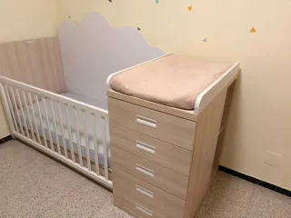 Cuna infantil con cambiador y cajones