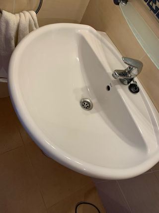 Lavabo de porcelana roca