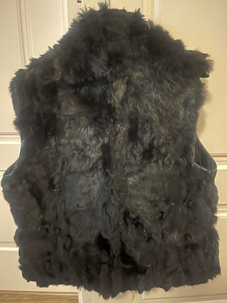 Chaleco de pelo negro