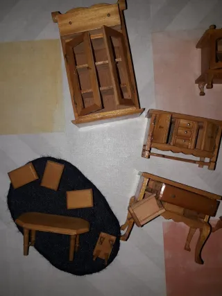 Set soggiorno di legno in miniatura