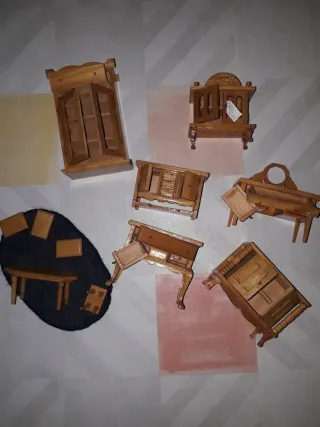 Set soggiorno di legno in miniatura