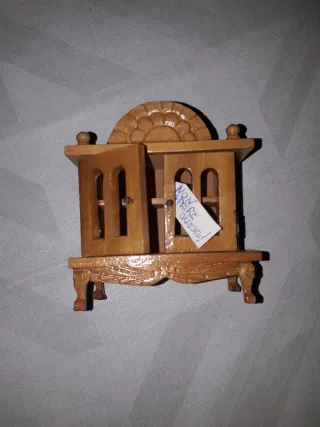 Set soggiorno di legno in miniatura