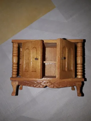 Set soggiorno di legno in miniatura