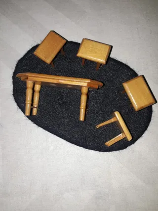 Set soggiorno di legno in miniatura