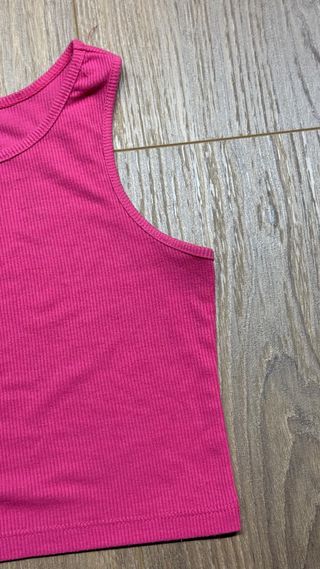 Top rosa sin mangas