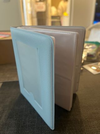 Cámara Instax Mini 11 con funda y accesorios