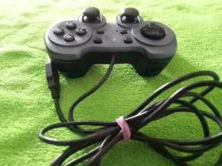 Logitech Rumblepad 2 - Comando