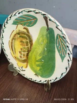 2 ANTIGUOS PLATOS CERAMICA DECORATIVOS