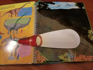 Libro Linterna Dinosaurios