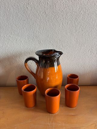 Jarra y 5 vasos de barro