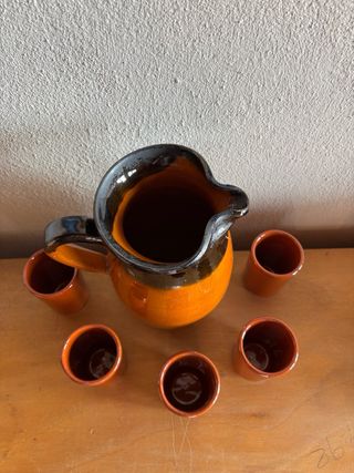 Jarra y 5 vasos de barro