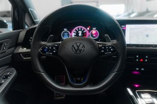 VOLKSWAGEN GOLF 8 R PERFORMANCE
