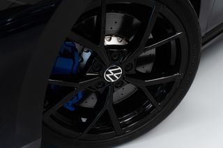 VOLKSWAGEN GOLF 8 R PERFORMANCE