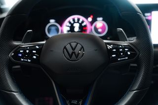 VOLKSWAGEN GOLF 8 R PERFORMANCE